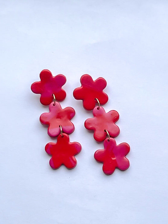 Oorbellen met roze / rode bloemen