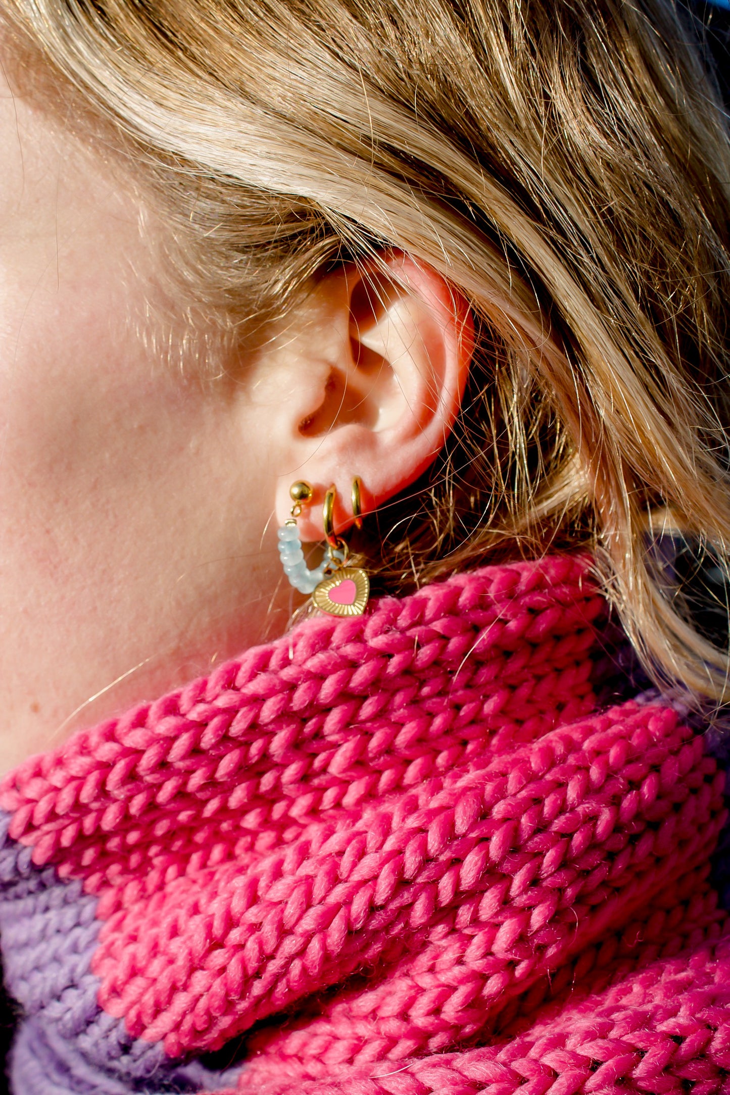 Gouden oorbellen met roze hartje