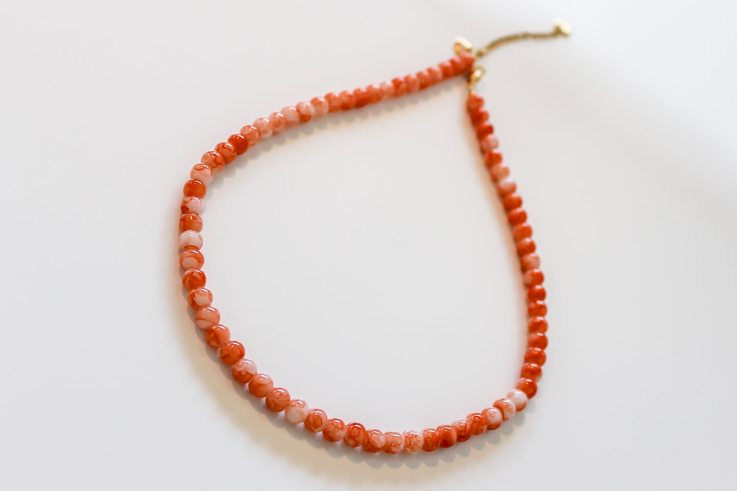 Oranje kralenketting